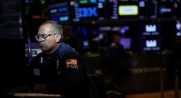 El riesgo país se mantiene cerca de los 1.100 puntos, su nivel más alto en los últimos once meses